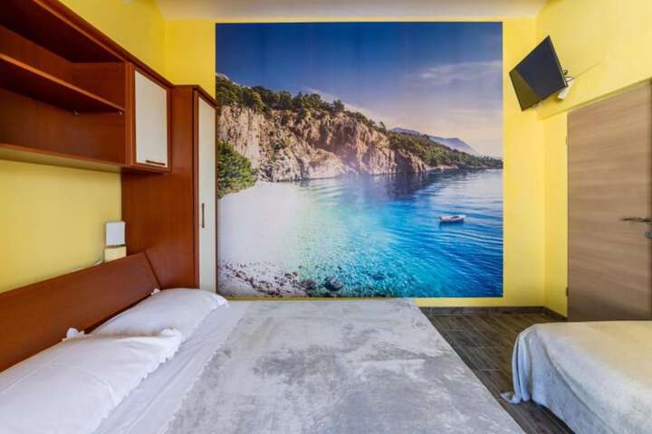 Room 6 of 44