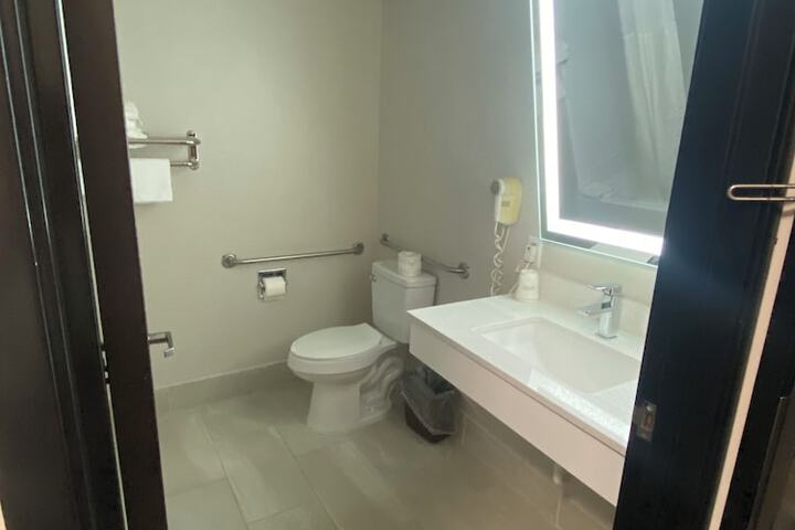 1 King Bed Mobility Accessible Bathtub with Grab Bars (7 of 7)