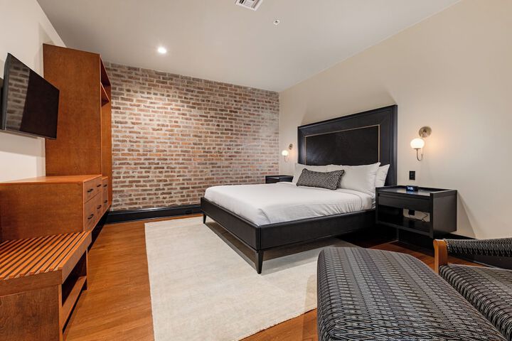 Room 60 of 341