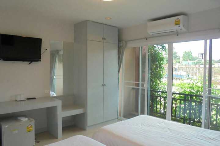 Room 6 of 25
