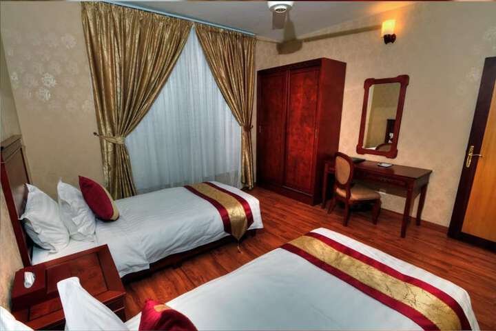 Room 6 of 8