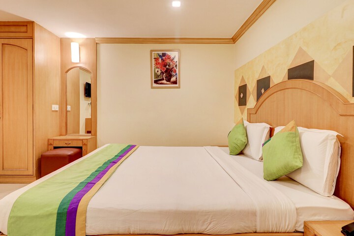 Room 13 of 65