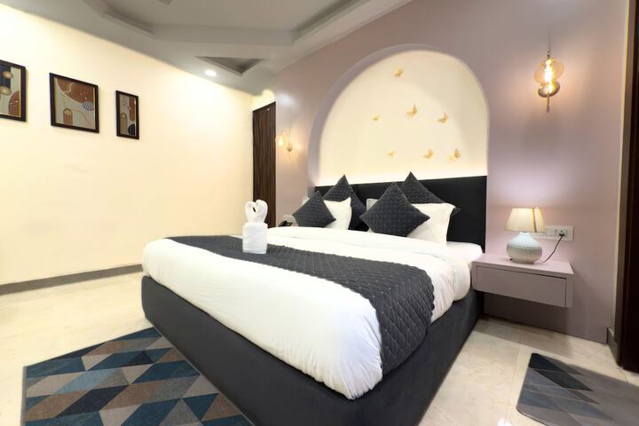 Room 3 of 50