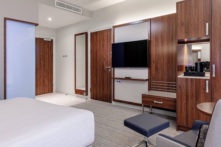 Room 6 of 44