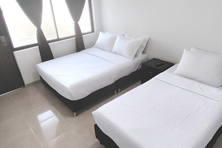 Room 13 of 33
