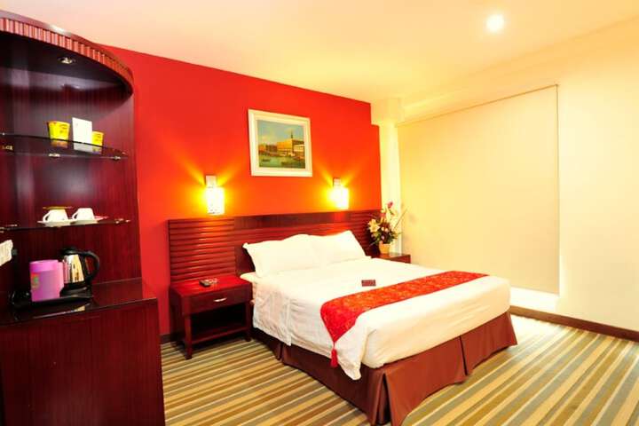 Room 3 of 32