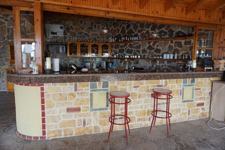 Lounge 76 of 102