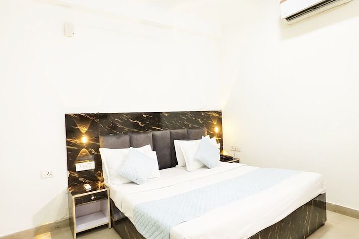 Room 12 of 42