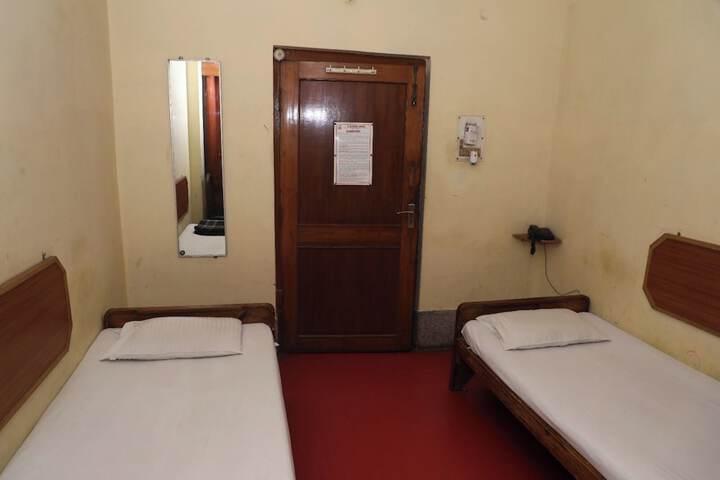 Room 4 of 7