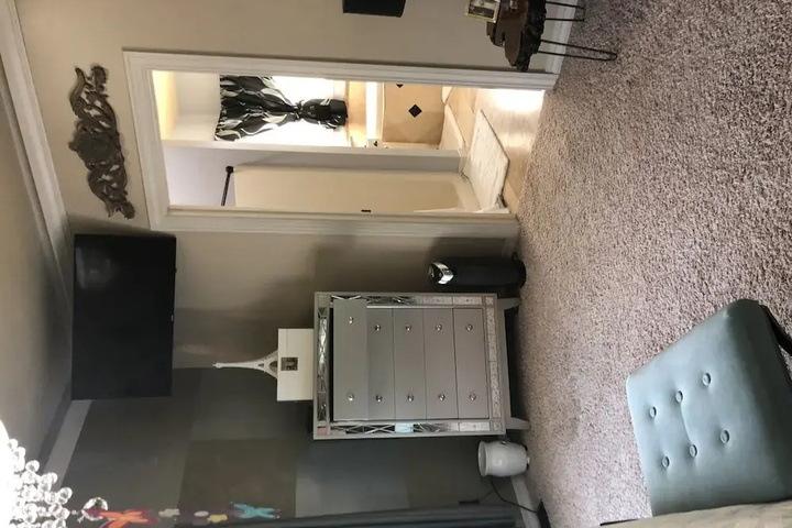 Room 4 of 12