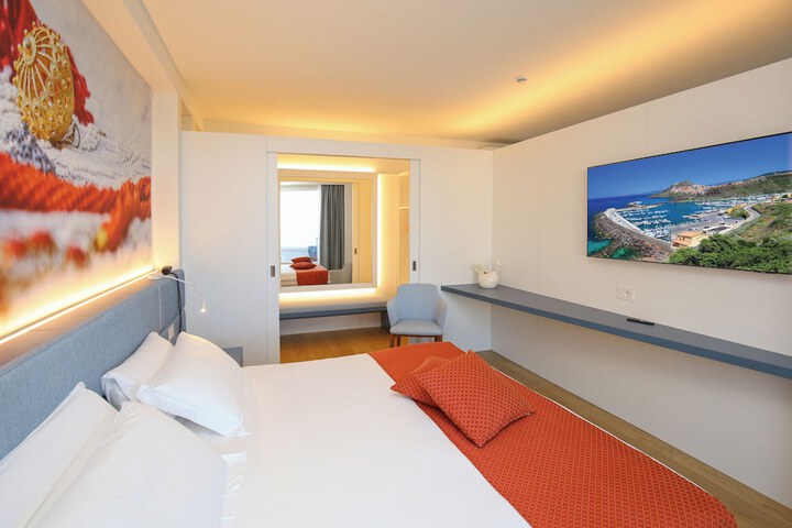 Room 136 of 221