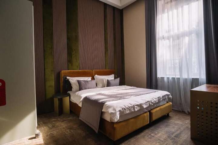 Room 32 of 120