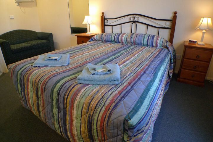 Room 4 of 12