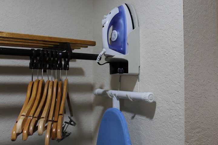 Iron/ironing board