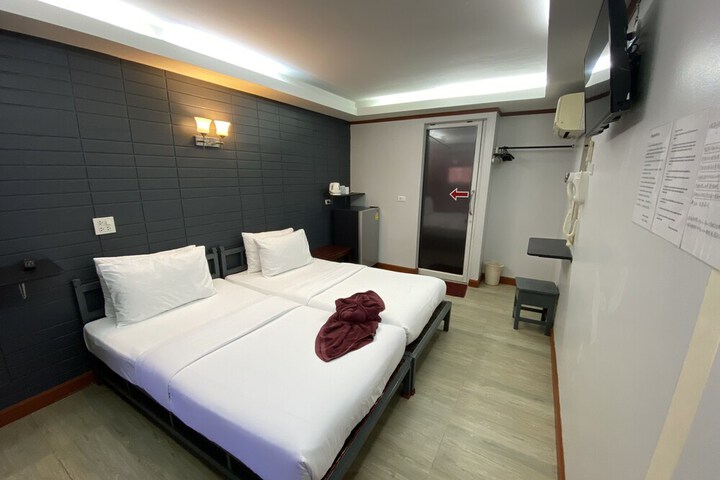 Room 8 of 36