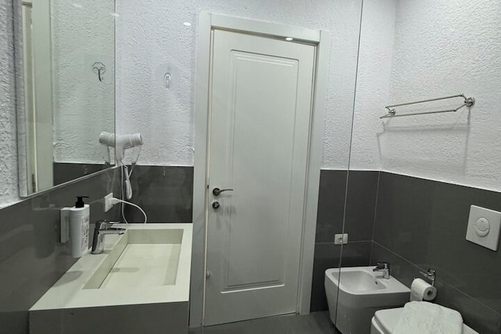 Room 141 of 191