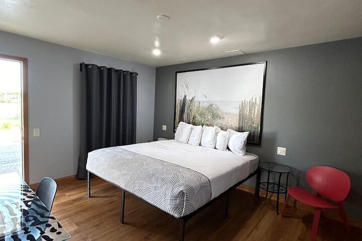 Standard | King Bed (3 of 9)