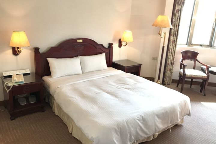 Room 11 of 44