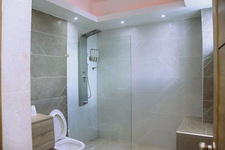 Room 16 of 25