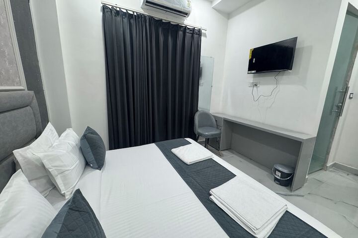 Room 6 of 15