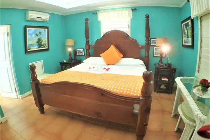 Room 3 of 9