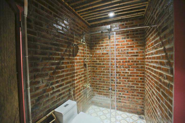 Room 43 of 113