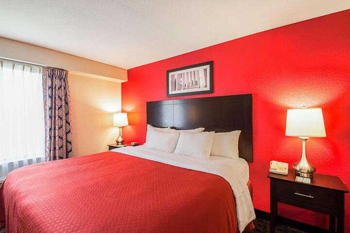1 King Bed (5 of 5)