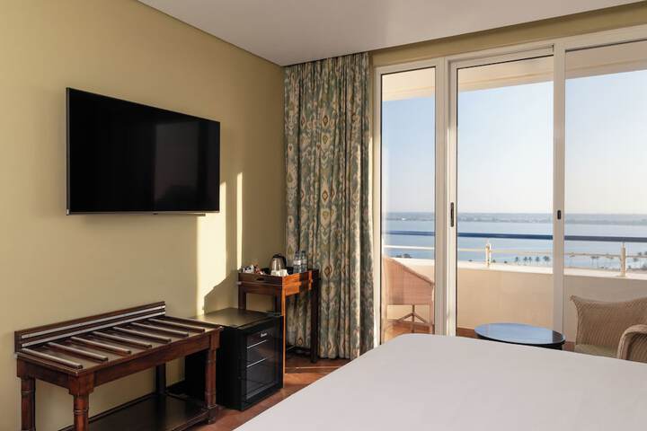 Room 18 of 161