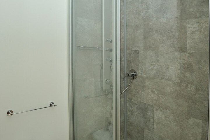 Room 16 of 44