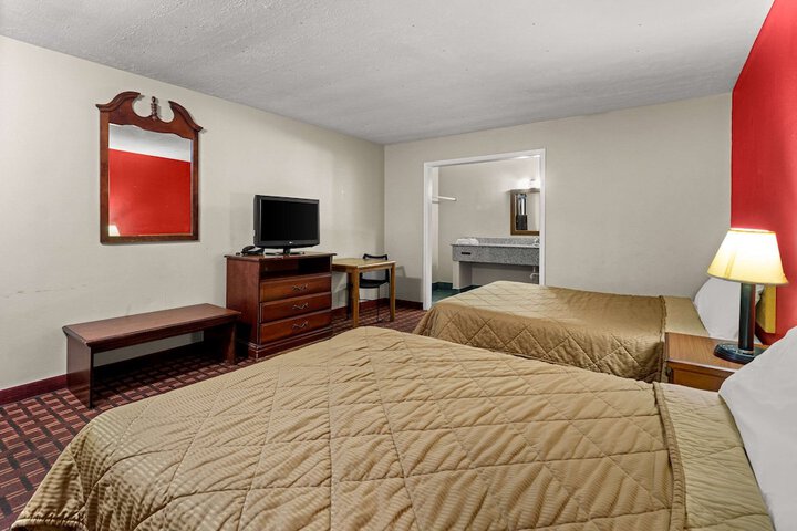 2 Double Beds (1 of 8)