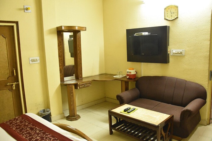 Room 6 of 19