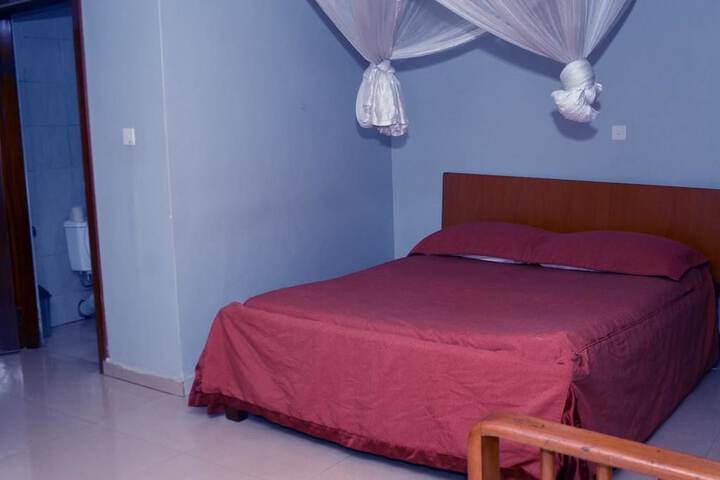 Room 9 of 13