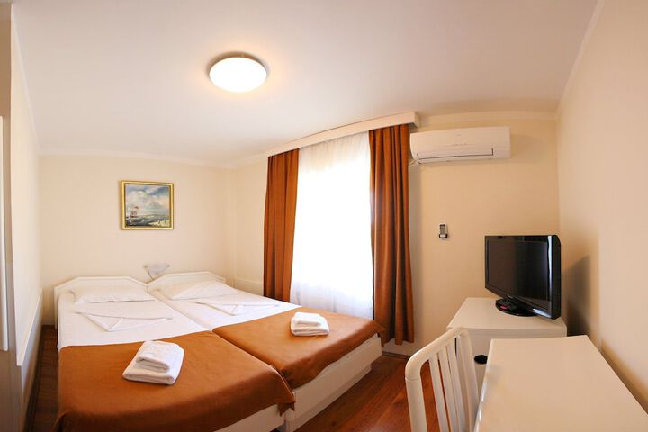 Room 5 of 74
