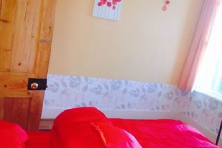 Room 6 of 18