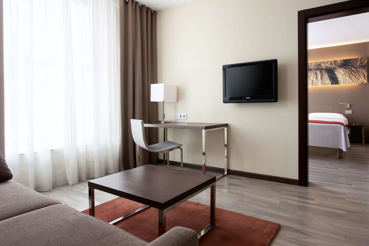 Room 6 of 25