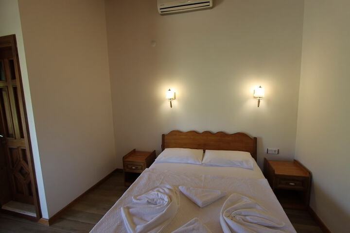 Room 6 of 130