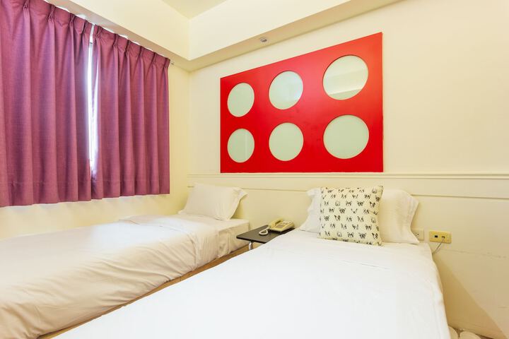 Room 28 of 46