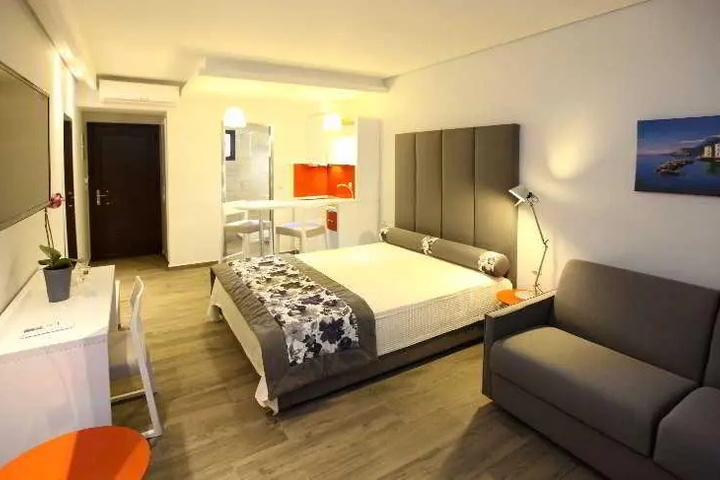Room 5 of 17