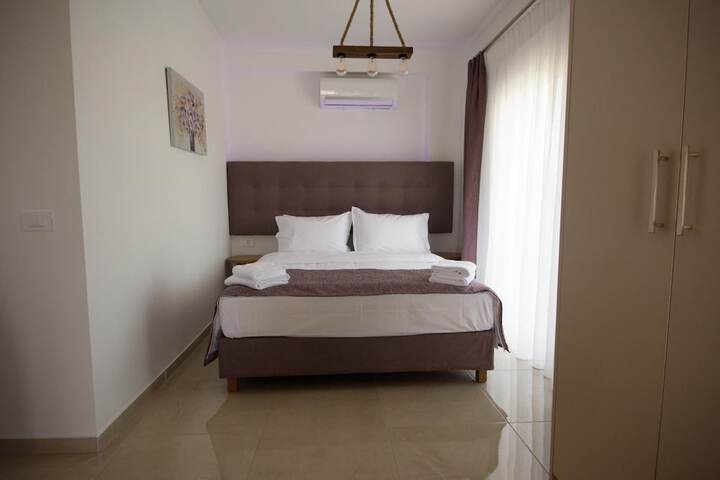 Room 11 of 34