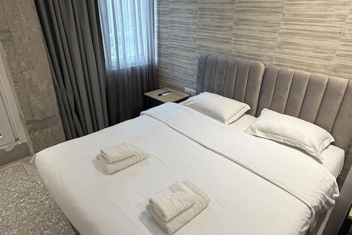 Room 27 of 86