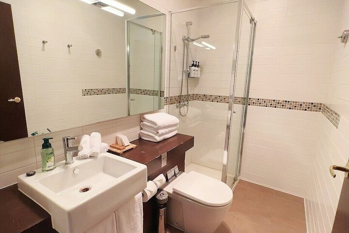 Room 10 of 27