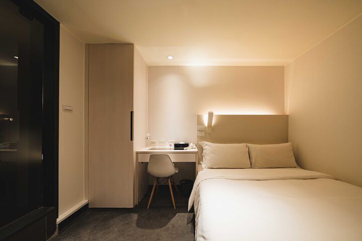 Room 25 of 40