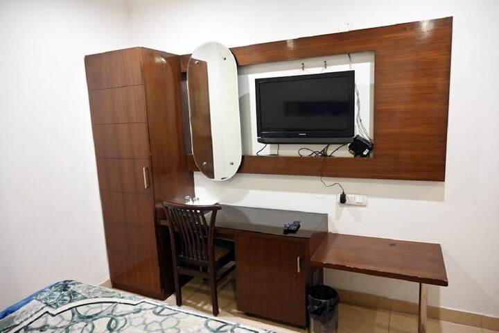 Room 5 of 19