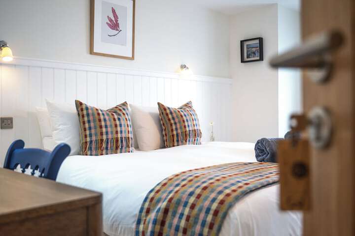 Room 4 of 13