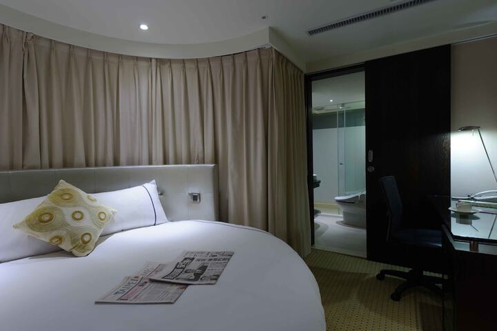 Room 11 of 41