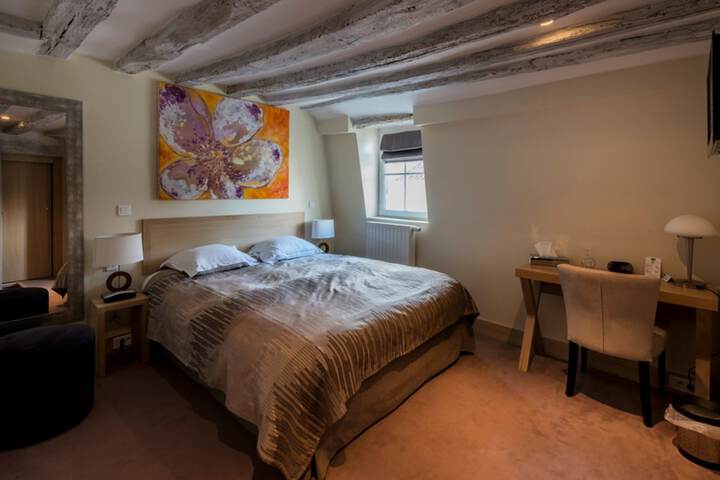 Room 14 of 32