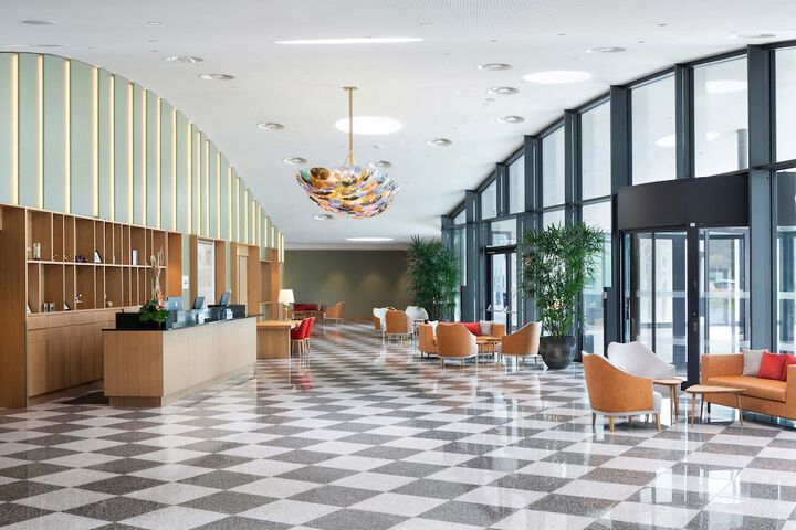 Entrance & Lobby