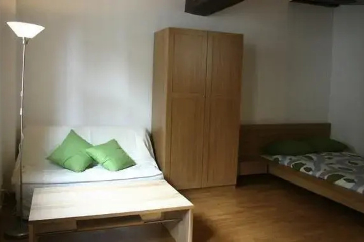 Room 5 of 11