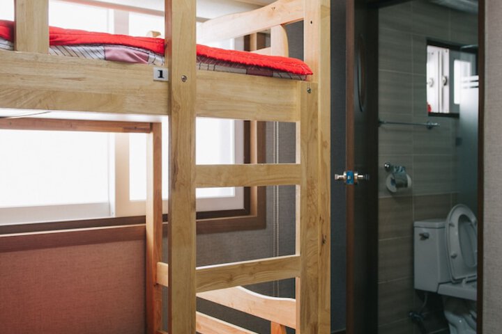 Room 4 of 95