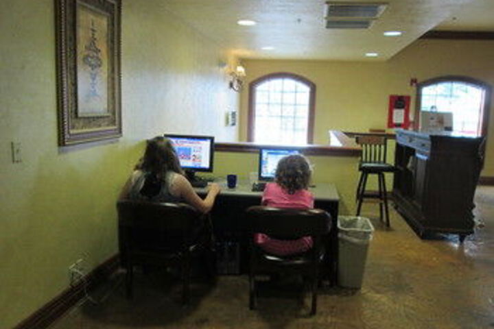 Business Center 5 of 43